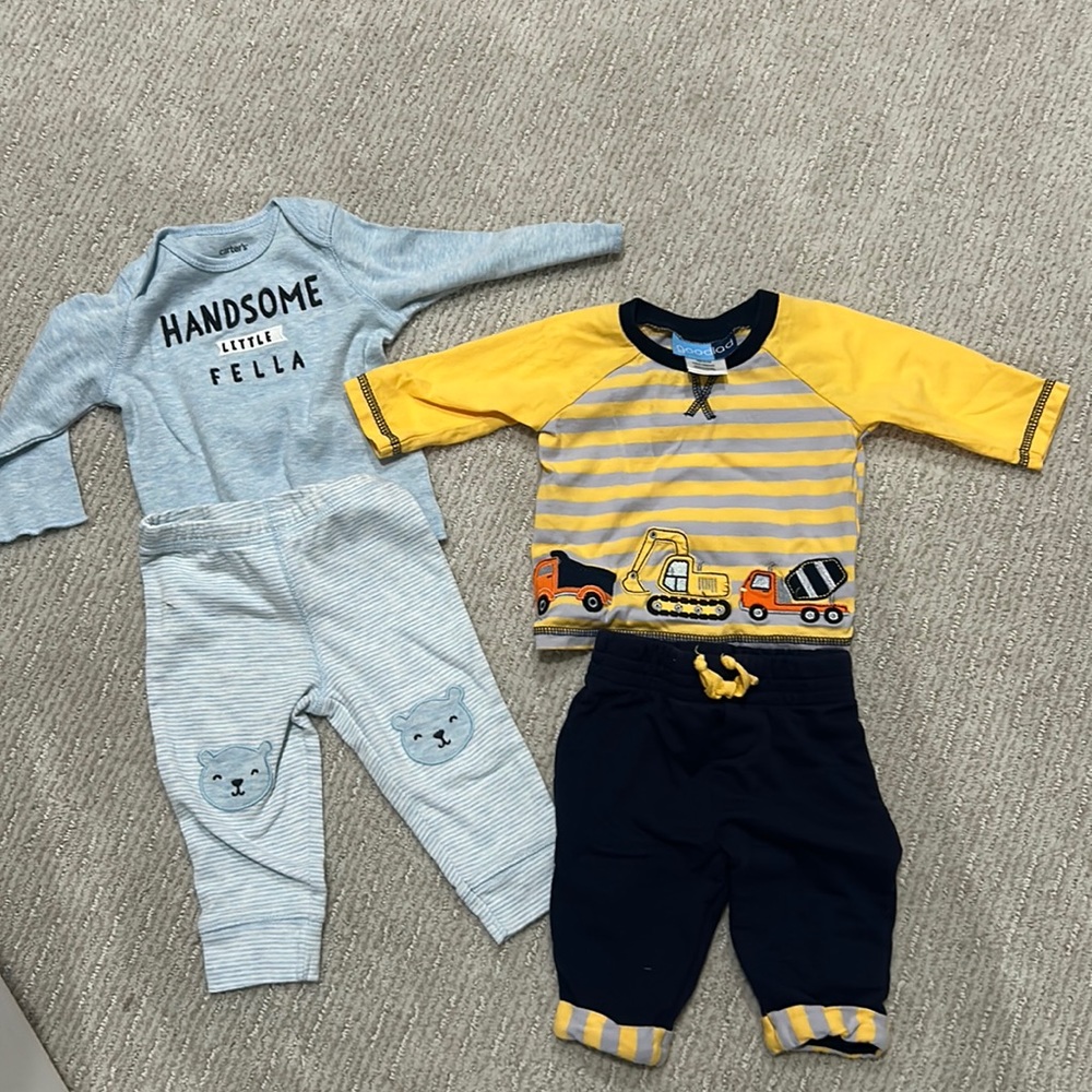Set of 2 Carter's two-piece sets (size 6 months)